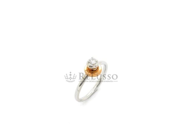 Anello solitario Bliss in oro bicolore con diamante da 0,10ct foto5