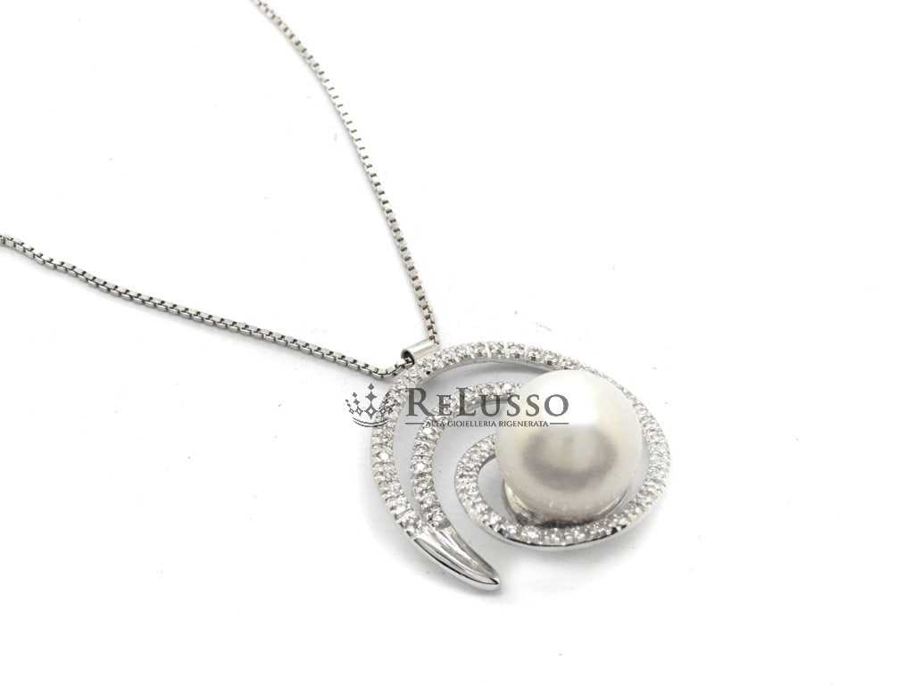 Collana con pendente in oro bianco, diamanti e perla australiana