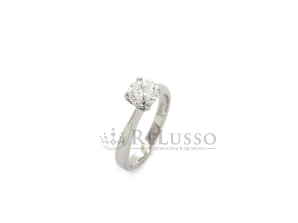 Anello solitario con diamante da 0,64ct colore D certificato GIA in oro bianco foto7